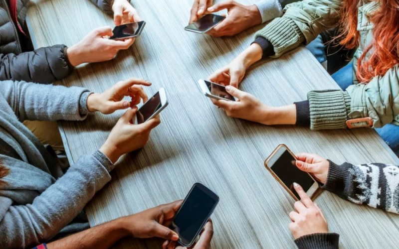 Optocenter | Optika Minus 50 - ZAKAJ JE USTANOVITELJ ZOOMA IZGINIL NEZNANO KAM? 